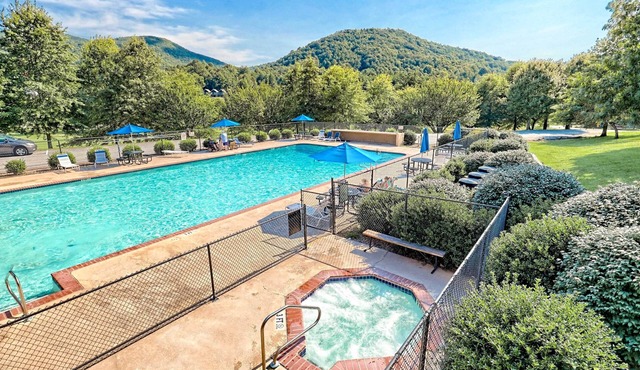 Stylish Sky Valley Condo with Club Amenities!