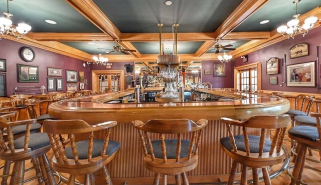 Suite for 3 | Getaway in Wisconsin | Golf, Pool