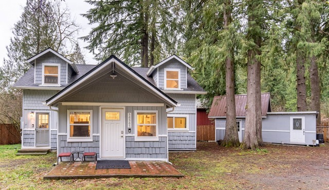 Summer family fun near Mt Hood with a hot tub! Bike and Hike!