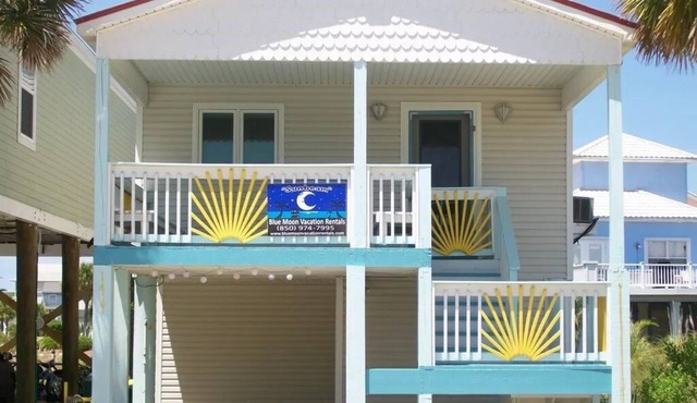 Sunbeam-Soundview Private Home. 2 Min Walk to the Beach