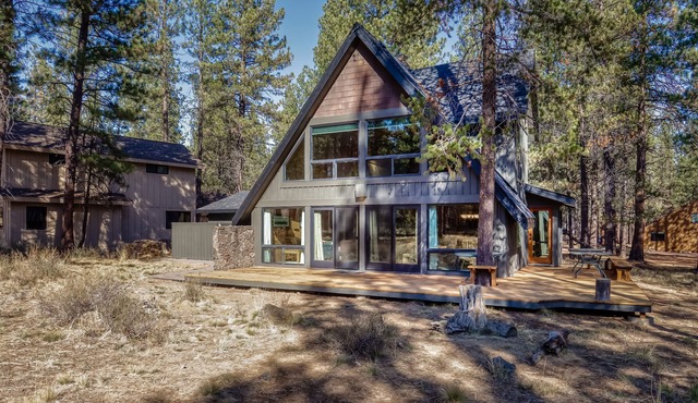 Sunny Cabin with Private Hot Tub, - Dogs Welcome