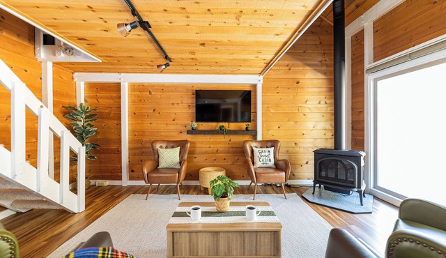 Sunriver Charmer-Updated Family Cabin w/SHARC, Village Access-Comfortable for 6
