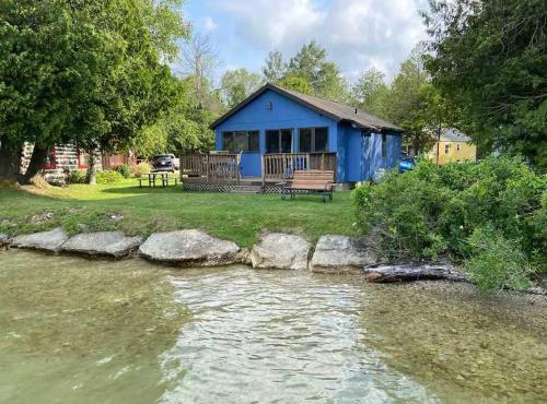 Sunset Shores - Lakeside Cabin #1 by Simple Life Rentals