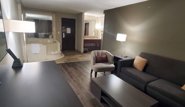 Super 8 by Wyndham Sterling Heights/Detroit Area