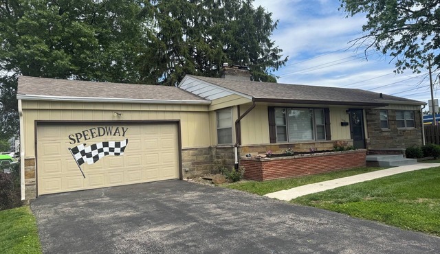 Super Comfortable Home in the Heart of Speedway!