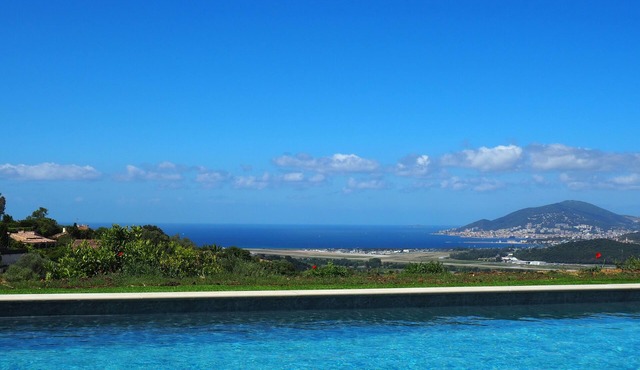 Superb studio, view of the sea, garden, ground floor of villa in the countryside in Bastelicaccia