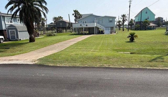 Surfside 2 blocks from Beach-Jetty-Splash pad 2 bdrm 3 bath
