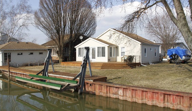 Swan River Haven off the Swan Creek WITH OR WITHOUT PONTOON/JETSKIS! 465/275