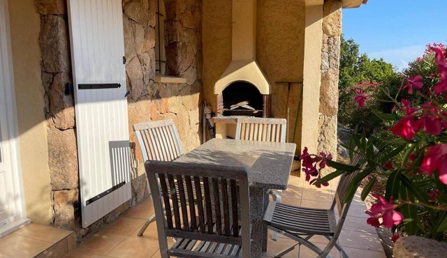 Swimming pool, comfort and unspoilt surroundings: everything you need to discover the far south is here. in MONACIA D'AULLENE
