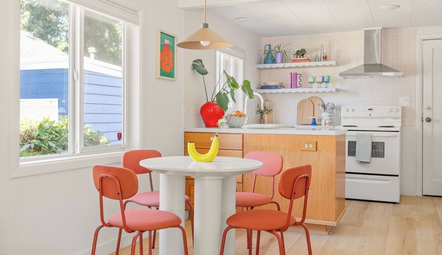 The Angel’s Apron is a cozy, food-themed bungalow on peaceful Angel Avenue tucked away in Beaverton, OR. Minutes from downtown, eateries, and Portland attractions, it’s the perfect snug retreat after exploring the city, wine country, or Oregon coast.