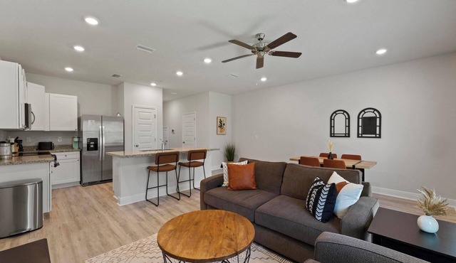The Canzy: Charming 3-bedroom townhome in welcoming Pensacola