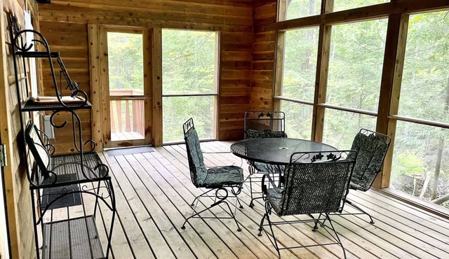 The Chickadee Cabin Retreat w/Trails and Beach Access
