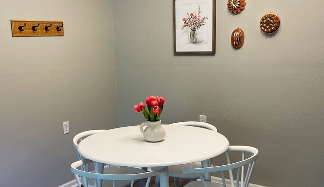 The Deannie - Entire 2 Bedroom Apt in Quilt Town, USA in Hamilton