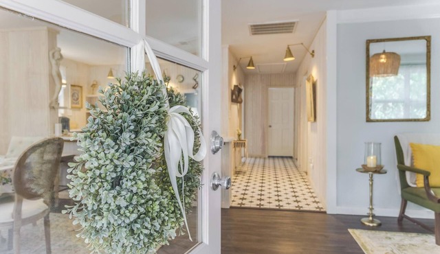 The Disco Mermaid Cottage, a short walk into downtown Ocean Springs.