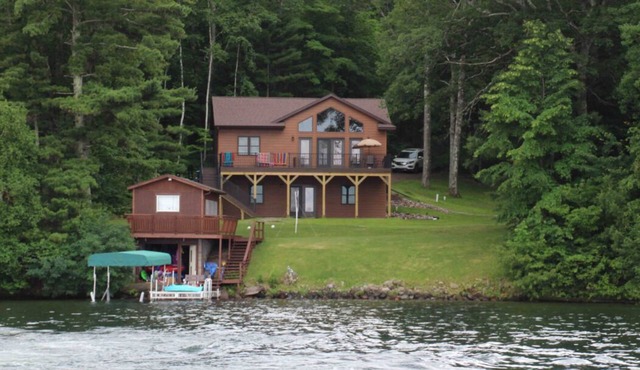 The Eternal Flame: Newer Cabin with Large Yard, Campfire, & Dock