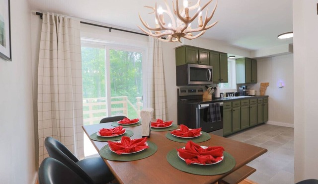 The Green Mountain Escape ~ Near Trails & Lake