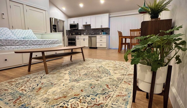 The Grove - A Family Friendly Modern Studio in Portland/Beaverton/Hillsboro