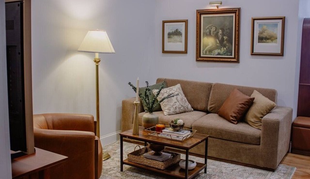 The Ilium Suite 405 - Luxury Studio in Downtown Troy