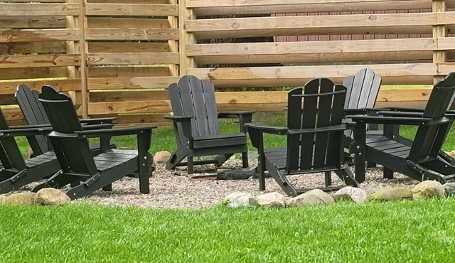 The King Ranch, Hot Tub, King Beds, Fireplace, Just outside of Traverse City