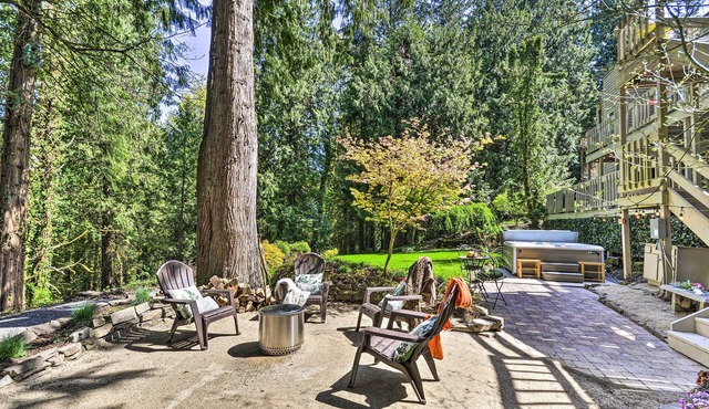 ‘The Owl’s Nest’ w/Hot Tub & Forest Views!