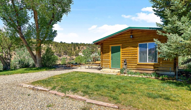 The Park Cabin at Mount Carmel Motel and RV Park
