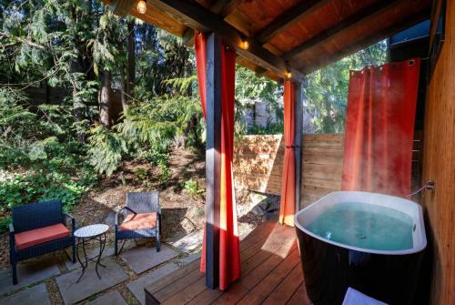 The Return to Artbliss - A-Frame Cabin with Soaking Tub