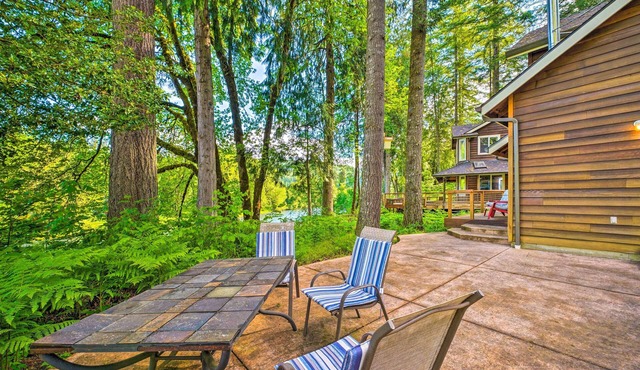 The River House' w/Deck, on McKenzie River!
