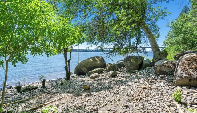 The Riverfront Retreat-Woods Landing