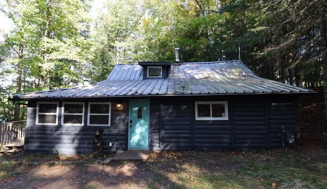 The Rustic Log - 2-bedroom cabin on Mercer lake