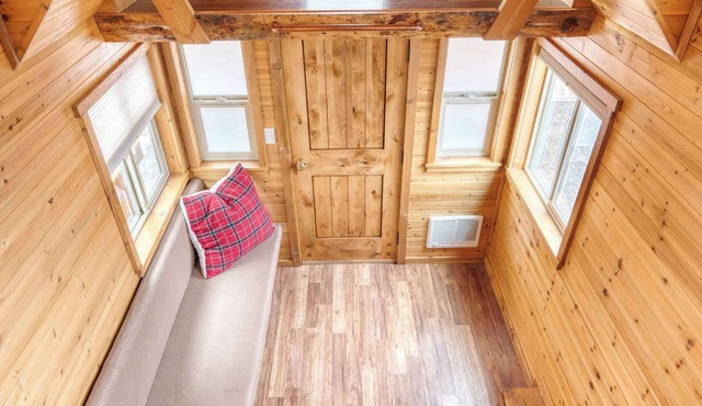 The Timber Nook Rustic Charm Walkable Location