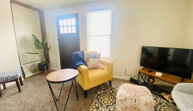 The Tiny Piney Loft - Live. Work. Play. Downtown Green Bay!