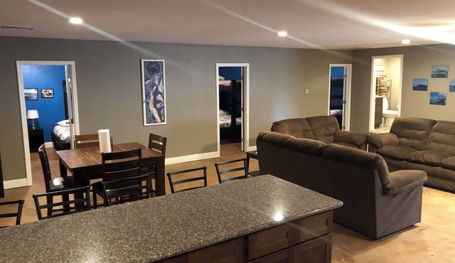 The Tuna Lodge is a quiet secluded 3 bedroom 2 full bath lodge in Venice LA