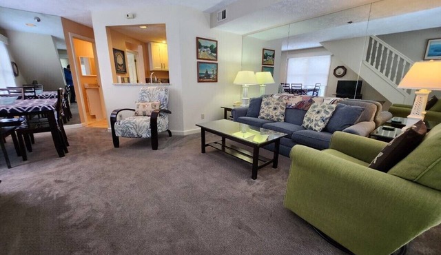 The View from 309! Private Balcony, Corner unit - North Shore Inn Condo 309