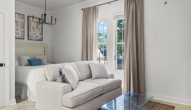 This adorable studio in The Villages of South Walton is tastefully decorated!