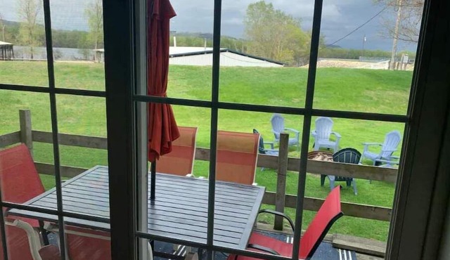 This AMAZING river getaway is PERFECT for YOU! Private deck, grill & fire pit!