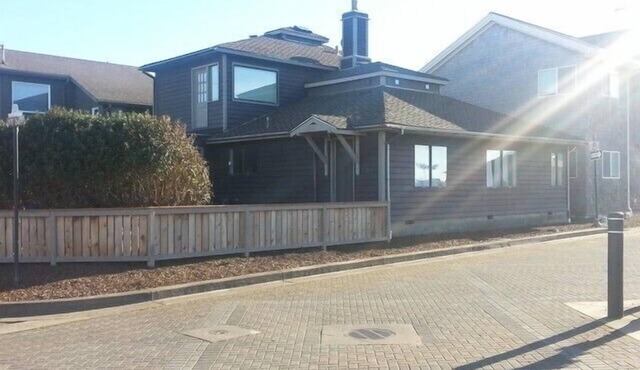 Three Bedroom/Two Bath Beach House In The Heart Of Nye Beach