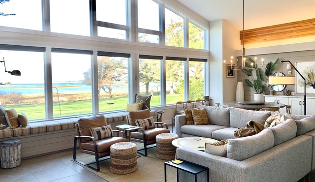 Tierra Del Mar, Oregon, Private Lake home, steam room, sleeps 8