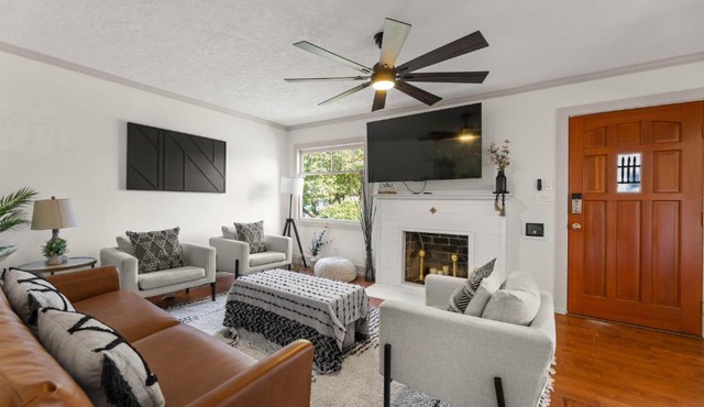 Timeless Historic Home near Downtown with HOT TUB