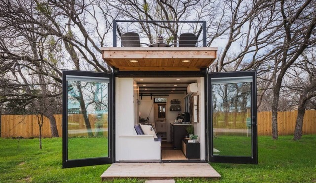 Tiny Container Farmhouse: 12 Min to Magnolia/Baylor