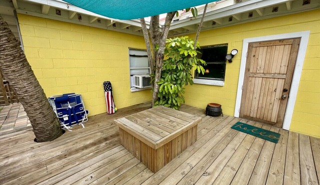 Tiny Cottage - 1 Bed/1 Bath w/Beach Across Street