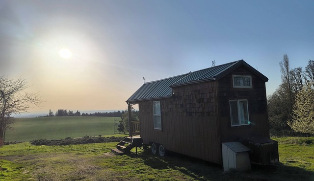 "Tiny Home" at Buena Vista Lavender Farm with private porch and a stunning view