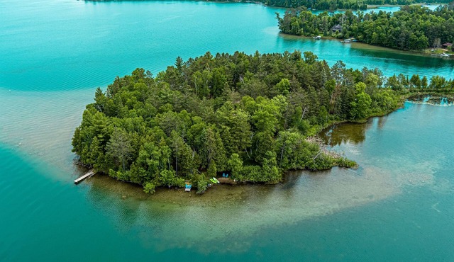 Tiny-home on the beautiful waters of Deer Lake!