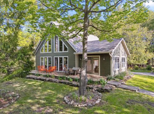 Top of the Hill Cabin by Simple Life Rental