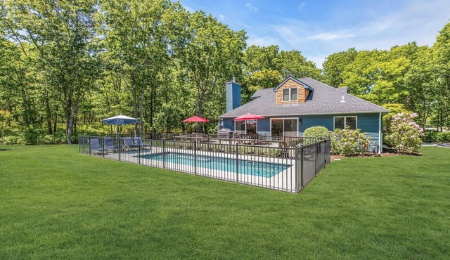 Tranquil 3-bedroom house with pool in Hampton Bays