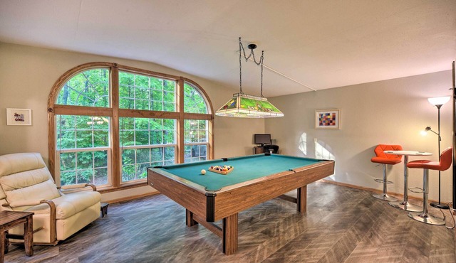 Tranquil Cabin Getaway Near Red Cedar Lake!