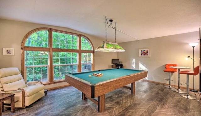 Tranquil Cabin Getaway Near Red Cedar Lake!