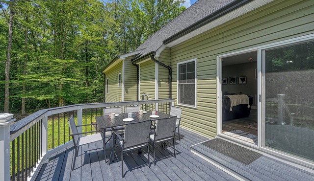 Tranquil craftsman hideaway on 2 secluded acres