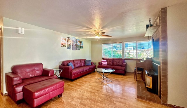 Tranquil Home Near Shopping Area & Restaurants - 3 min Walk from Lovely Park
