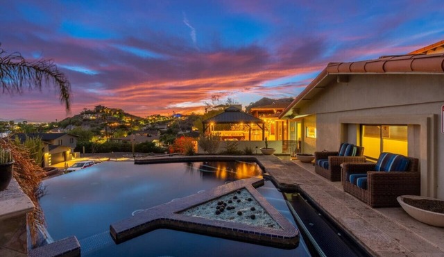 Tranquil Phoenix Getaway - Belmont City Lights