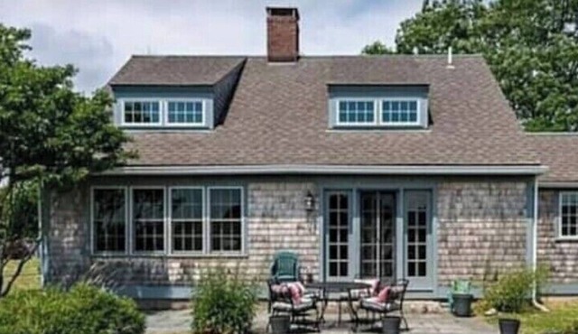 Tranquility & beauty! Entire house & garden in a meadow overlooking a reservoir.